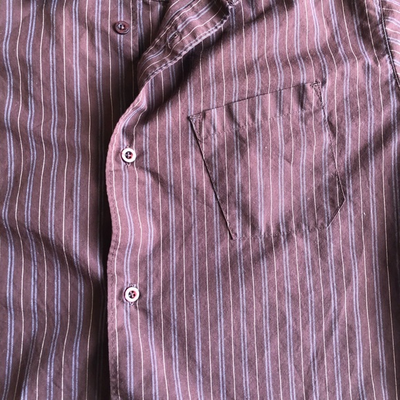 Split Medium Short Sleeve Button Down Shirt EUC - Picture 4 of 6